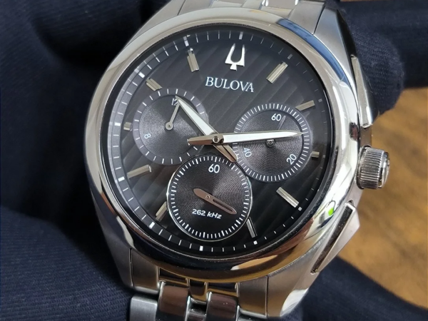 Bulova curv progressive é ousadia passageira ou uma proposta realmente diferenciada?
